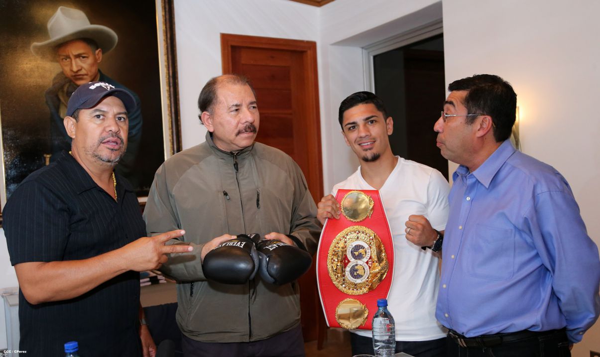 Presidente Daniel se reúne con el Campeón Mundial Randy Caballero