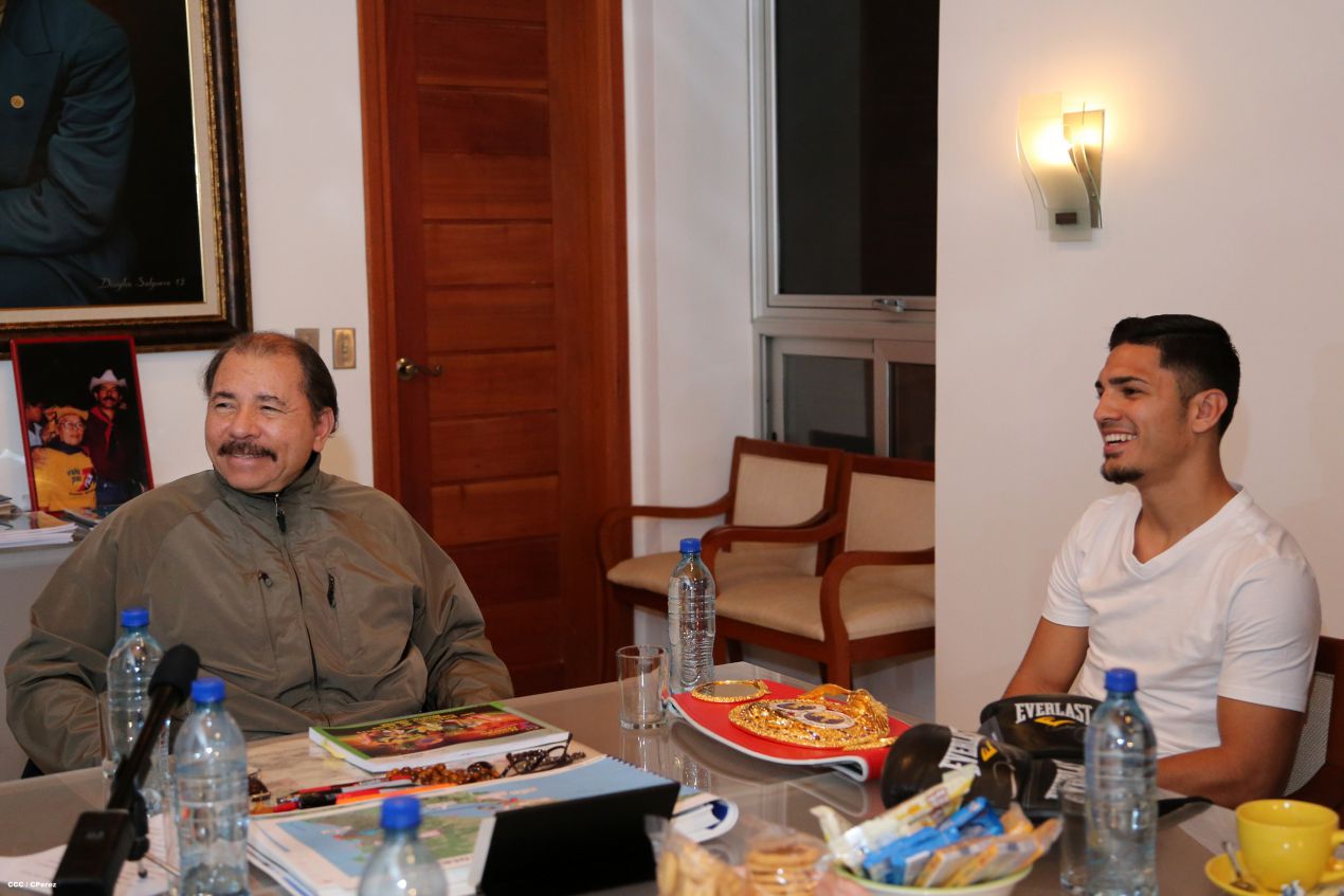 Presidente Daniel se reúne con el Campeón Mundial Randy Caballero