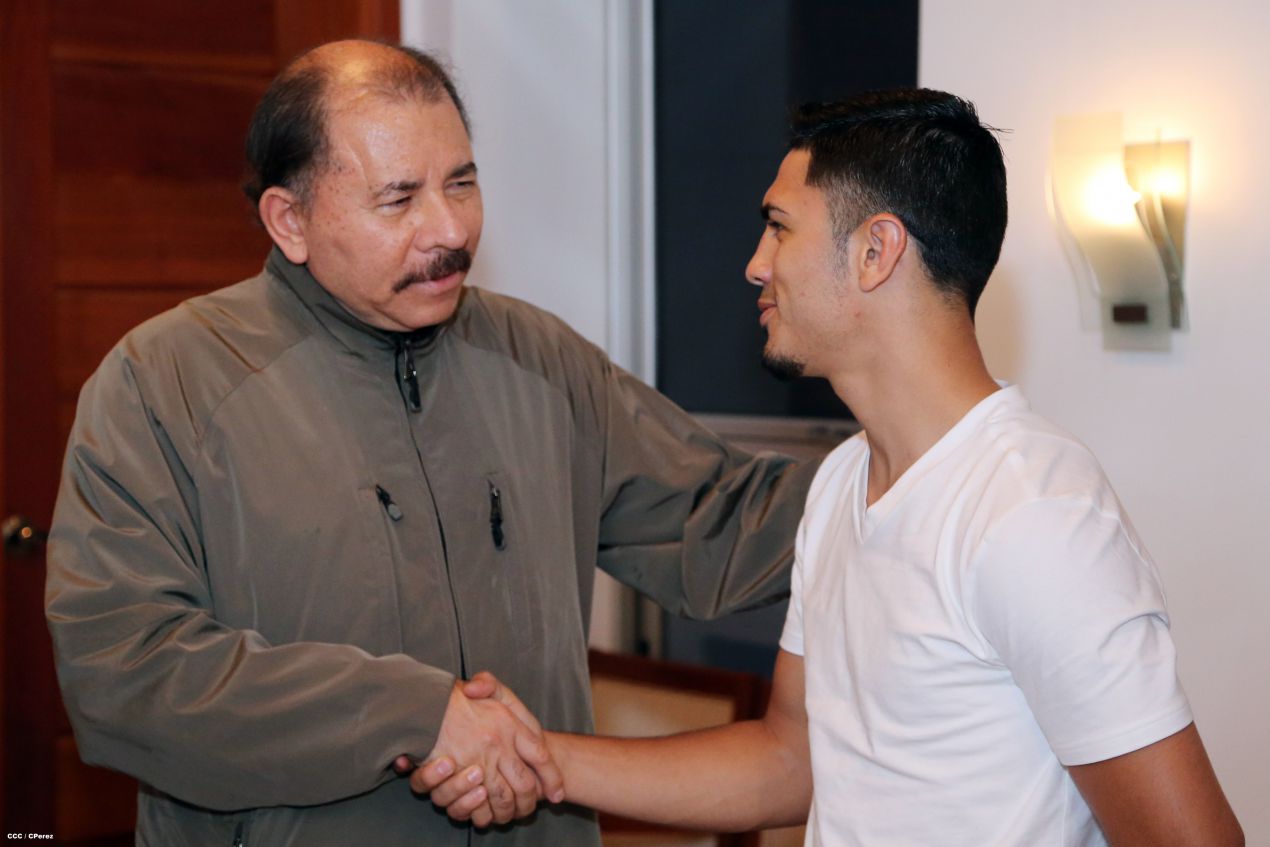 Presidente Daniel se reúne con el Campeón Mundial Randy Caballero