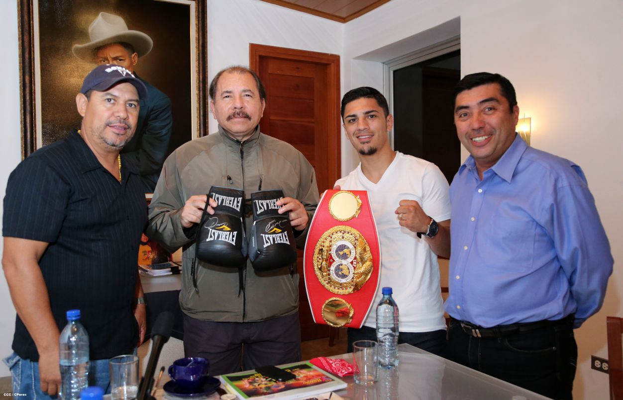Presidente Daniel se reúne con el Campeón Mundial Randy Caballero