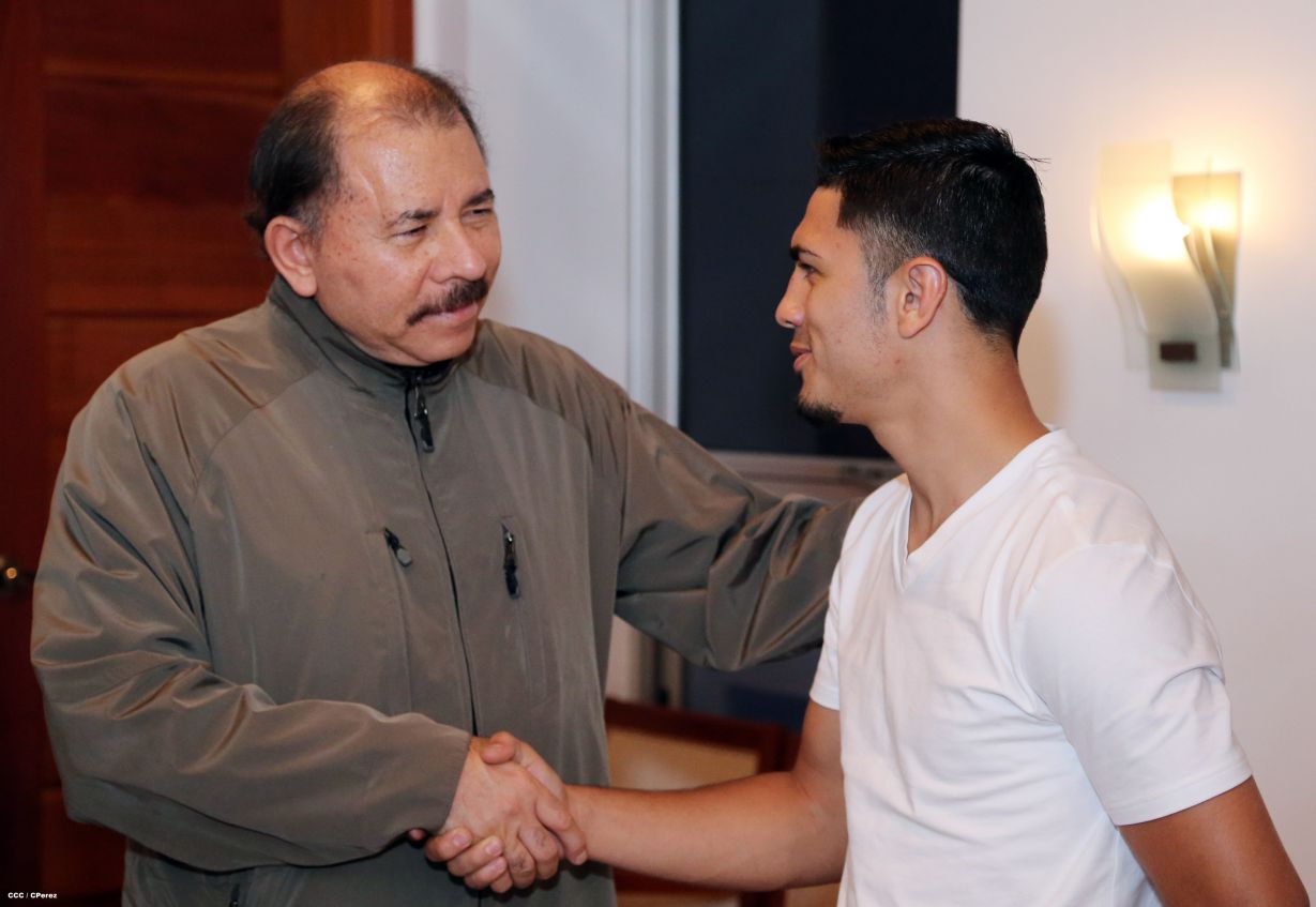 Presidente Daniel se reúne con el Campeón Mundial Randy Caballero