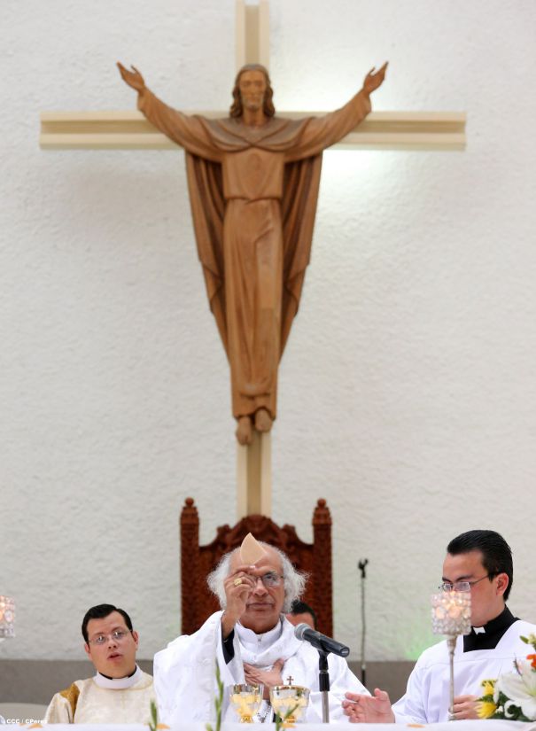 Cardenal Brenes celebra Bodas de Plata de sacerdotes