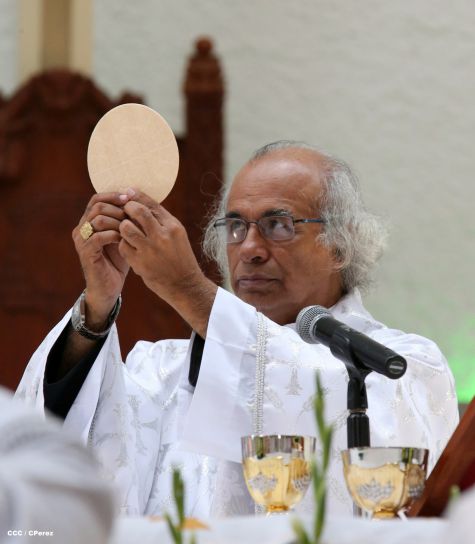 Cardenal Brenes celebra Bodas de Plata de sacerdotes