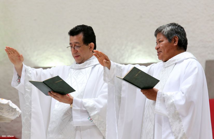 Cardenal Brenes celebra Bodas de Plata de sacerdotes