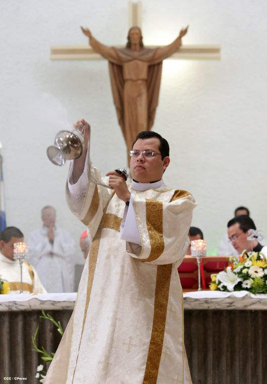 Cardenal Brenes celebra Bodas de Plata de sacerdotes