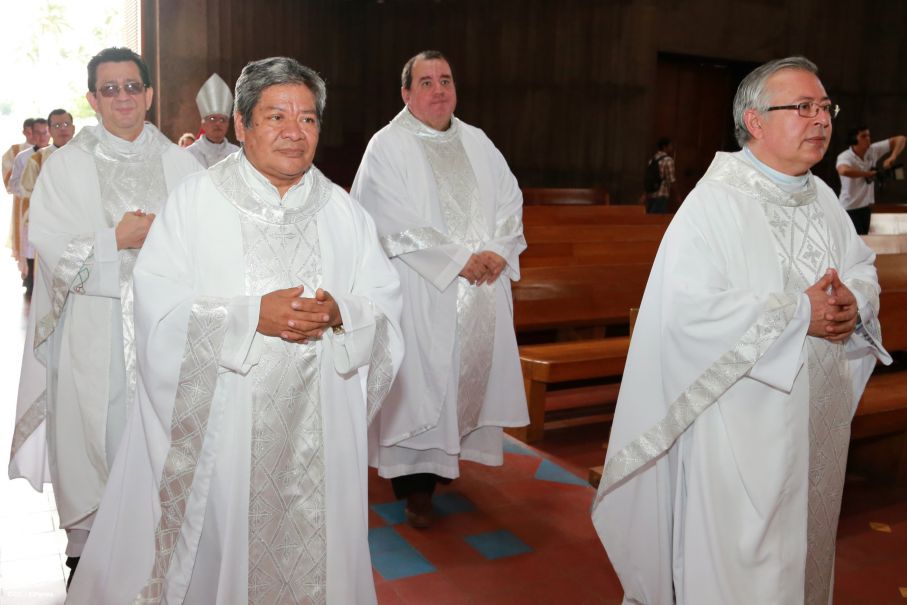 Cardenal Brenes celebra Bodas de Plata de sacerdotes