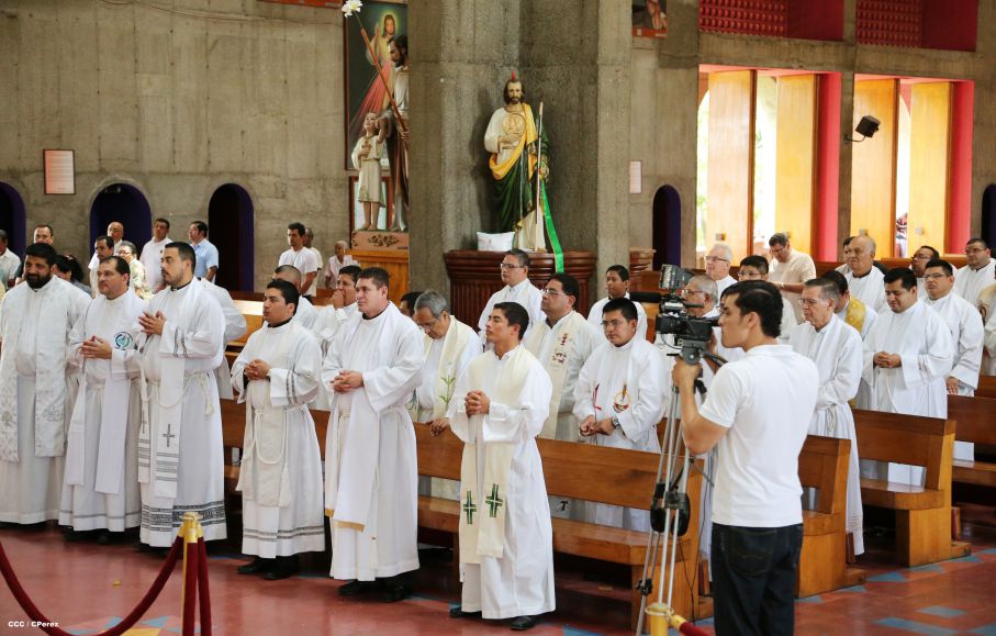 Cardenal Brenes celebra Bodas de Plata de sacerdotes