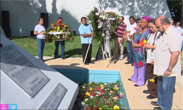 Pueblo de Nicaragua coloca ofrendas florales en Mausoleo del Comandante Carlos Fonseca