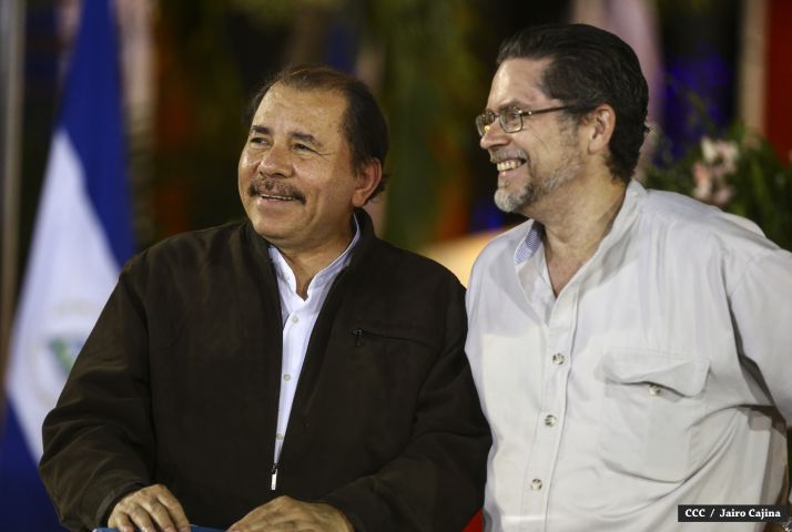 Daniel y Rosario rinden homenaje el Comandante Carlos Fonseca Amador