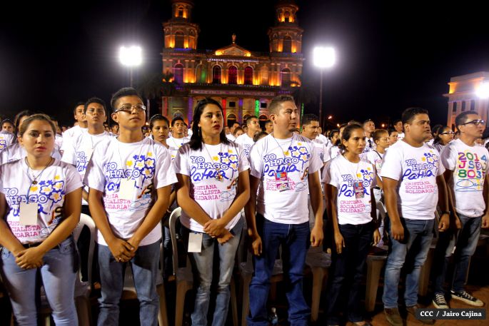 Daniel y Rosario rinden homenaje el Comandante Carlos Fonseca Amador