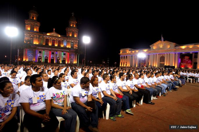 Daniel y Rosario rinden homenaje el Comandante Carlos Fonseca Amador