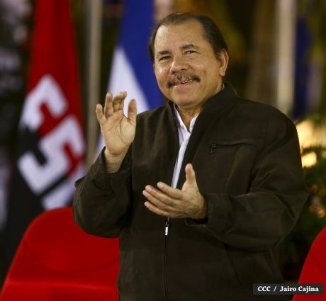 Daniel y Rosario rinden homenaje el Comandante Carlos Fonseca Amador