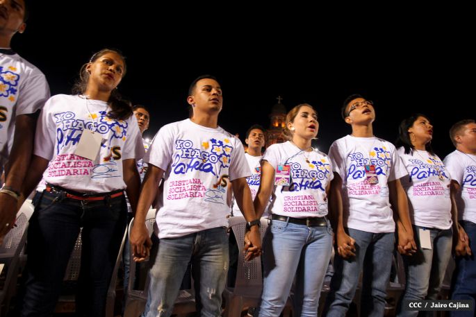Daniel y Rosario rinden homenaje el Comandante Carlos Fonseca Amador
