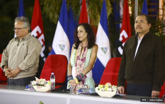 Daniel y Rosario rinden homenaje el Comandante Carlos Fonseca Amador