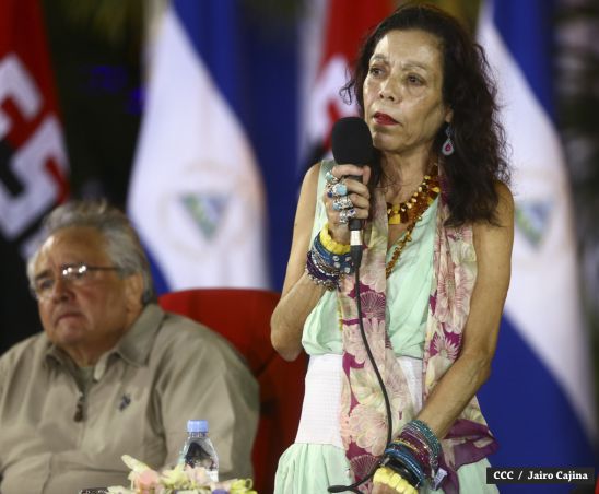 Daniel y Rosario rinden homenaje el Comandante Carlos Fonseca Amador