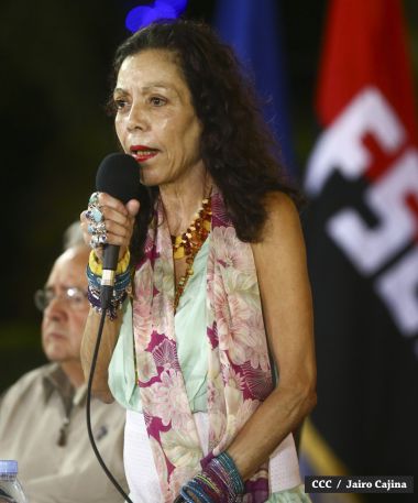 Daniel y Rosario rinden homenaje el Comandante Carlos Fonseca Amador