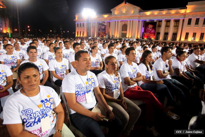 Daniel y Rosario rinden homenaje el Comandante Carlos Fonseca Amador