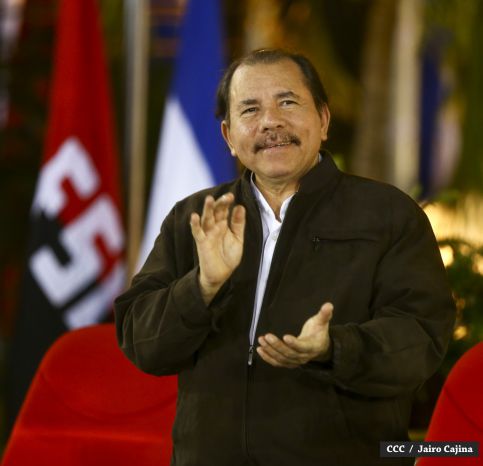 Daniel y Rosario rinden homenaje el Comandante Carlos Fonseca Amador