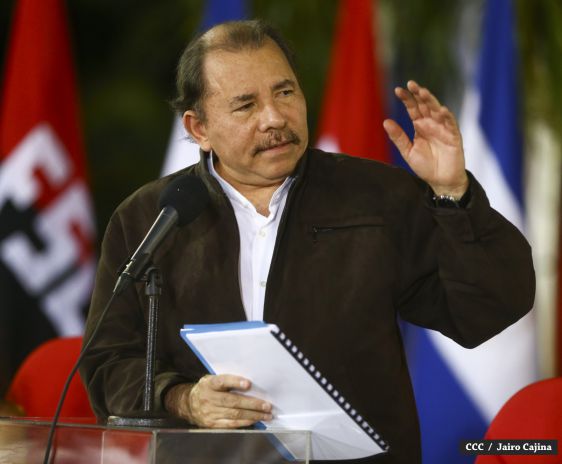 Daniel y Rosario rinden homenaje el Comandante Carlos Fonseca Amador