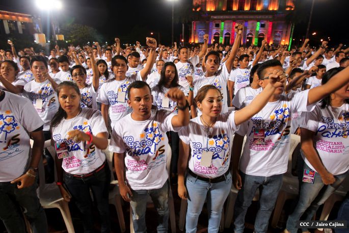 Daniel y Rosario rinden homenaje el Comandante Carlos Fonseca Amador