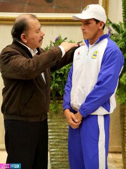 Daniel abandera delegación que participará en Juegos Centroamericanos y del Caribe