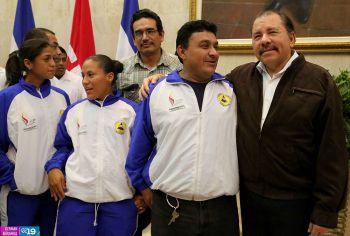 Daniel abandera delegación que participará en Juegos Centroamericanos y del Caribe