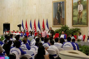 Daniel abandera delegación que participará en Juegos Centroamericanos y del Caribe