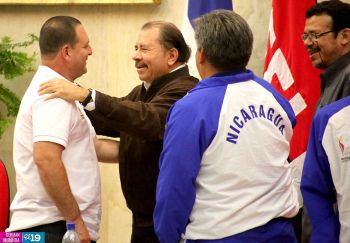 Daniel abandera delegación que participará en Juegos Centroamericanos y del Caribe