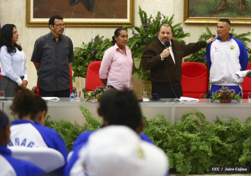 Daniel abandera delegación que participará en Juegos Centroamericanos y del Caribe