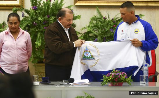 Daniel abandera delegación que participará en Juegos Centroamericanos y del Caribe