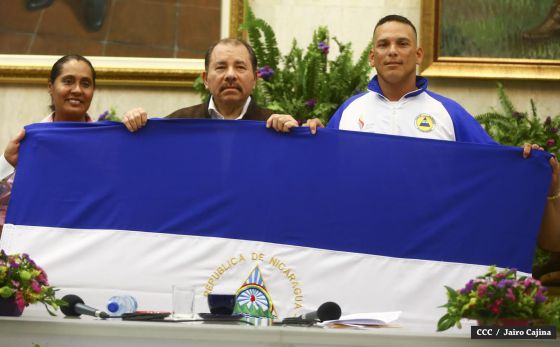 Daniel abandera delegación que participará en Juegos Centroamericanos y del Caribe