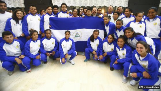 Daniel abandera delegación que participará en Juegos Centroamericanos y del Caribe