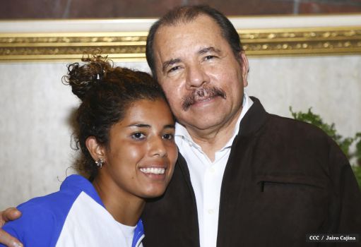 Daniel abandera delegación que participará en Juegos Centroamericanos y del Caribe