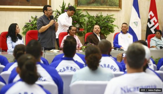 Daniel abandera delegación que participará en Juegos Centroamericanos y del Caribe