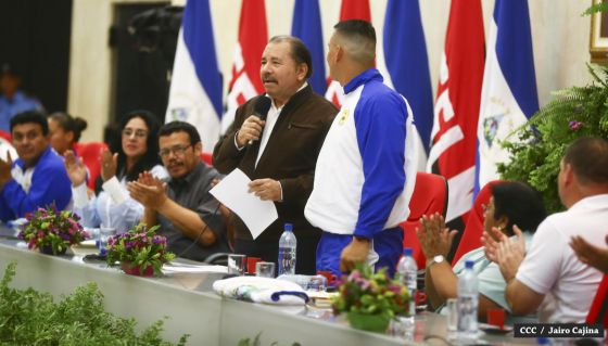 Daniel abandera delegación que participará en Juegos Centroamericanos y del Caribe