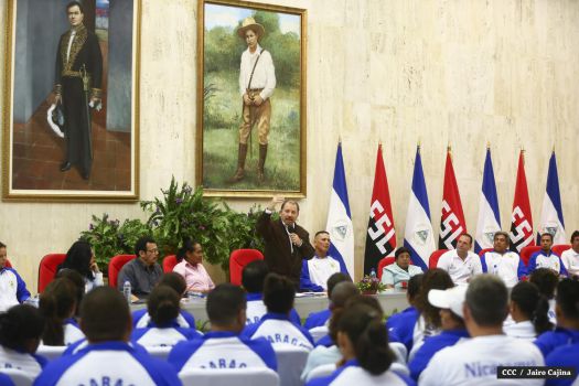 Daniel abandera delegación que participará en Juegos Centroamericanos y del Caribe