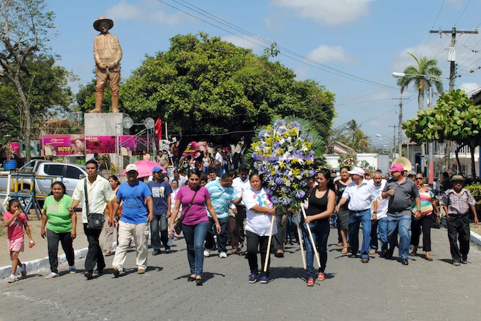 Familias rinden honores a General Sandino en Niquinohomo (18 Mayo 2013)