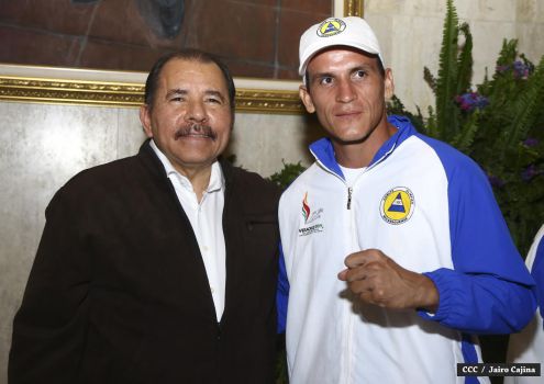 Daniel abandera delegación que participará en Juegos Centroamericanos y del Caribe