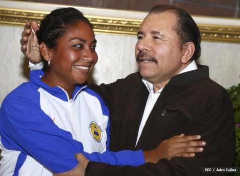 Daniel abandera delegación que participará en Juegos Centroamericanos y del Caribe