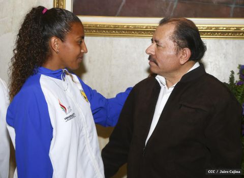 Daniel abandera delegación que participará en Juegos Centroamericanos y del Caribe