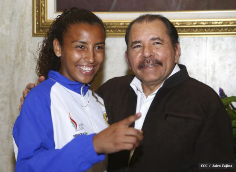 Daniel abandera delegación que participará en Juegos Centroamericanos y del Caribe