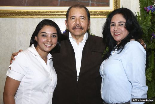 Daniel abandera delegación que participará en Juegos Centroamericanos y del Caribe