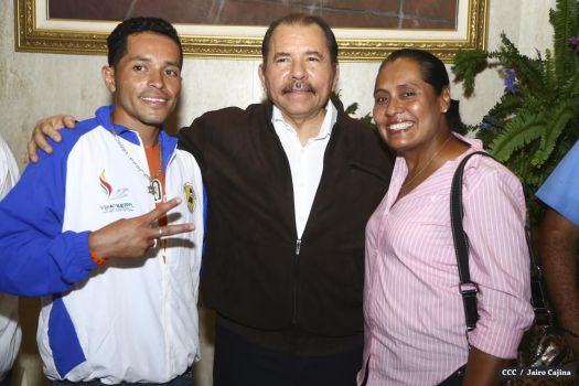 Daniel abandera delegación que participará en Juegos Centroamericanos y del Caribe