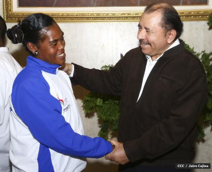 Daniel abandera delegación que participará en Juegos Centroamericanos y del Caribe