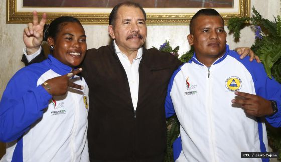 Daniel abandera delegación que participará en Juegos Centroamericanos y del Caribe