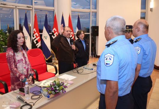 Presidente Daniel asciende en grados a nuevos Comisionados Generales de la Policía Nacional