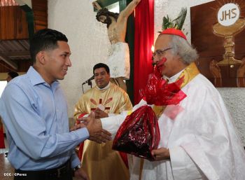 Cardenal Brenes celebra a Cristo Rey