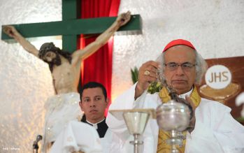 Cardenal Brenes celebra a Cristo Rey