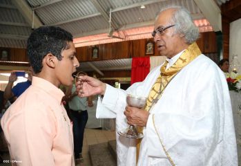 Cardenal Brenes celebra a Cristo Rey