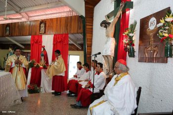 Cardenal Brenes celebra a Cristo Rey